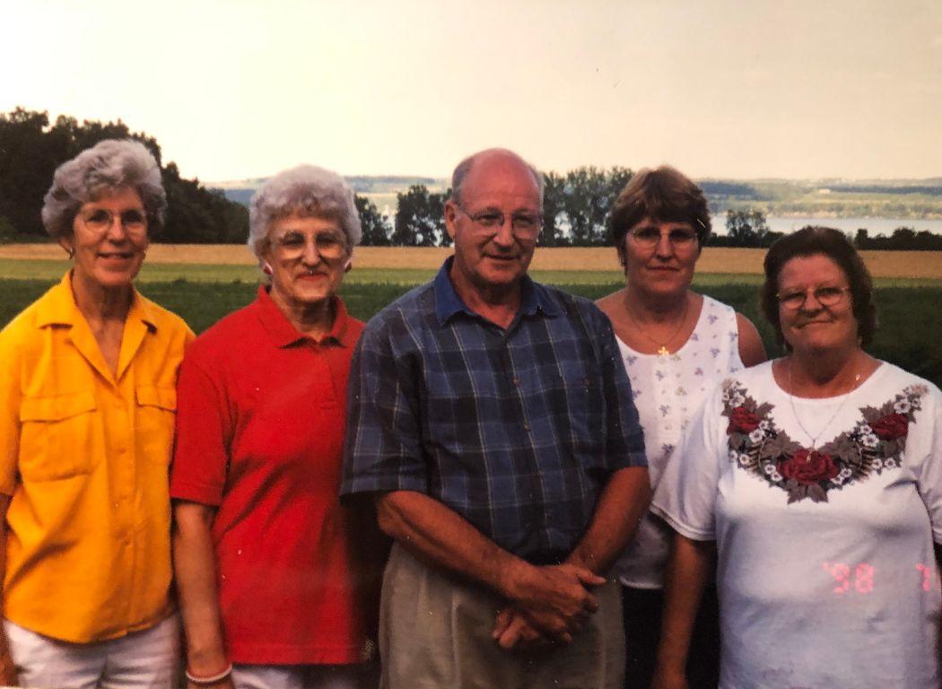 Arlene, Elaine, Dick, Karen, Betty ar Rasmussen farm looking over Seneca Lake.