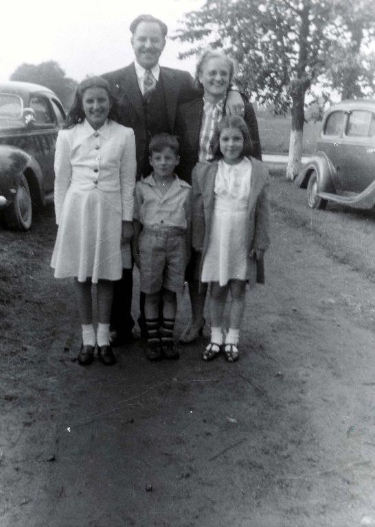 Uncle Art, Aunt Lea, Elaine, Dick, Arlene.