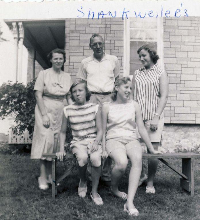 The Doris and Paul Shankweiler family.