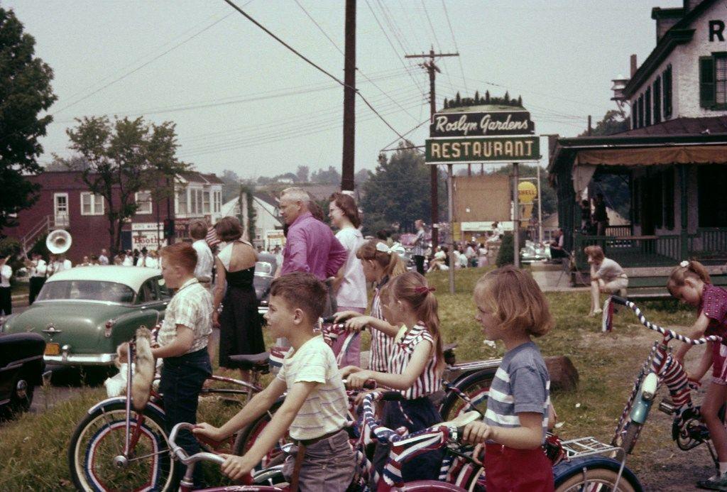 Pre-Thriftway.  This place got knocked before we were in 1st grade but I remember playing in the rubble.