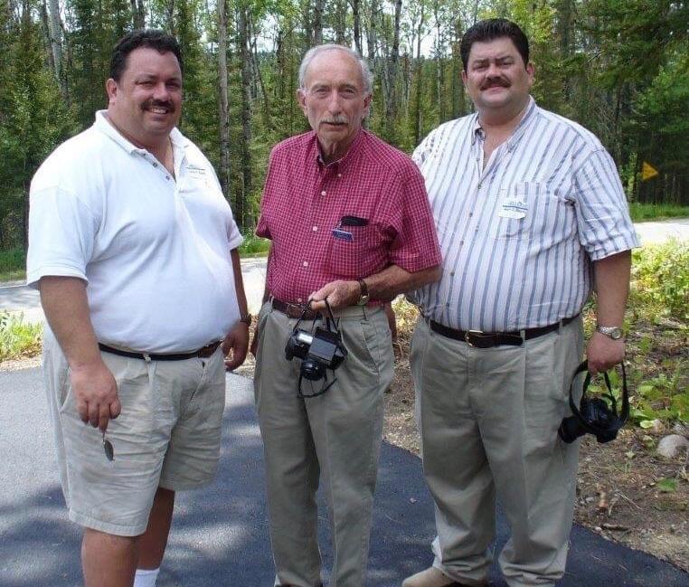 Leslie Beatty with his sons Leslie (l) and James (r).