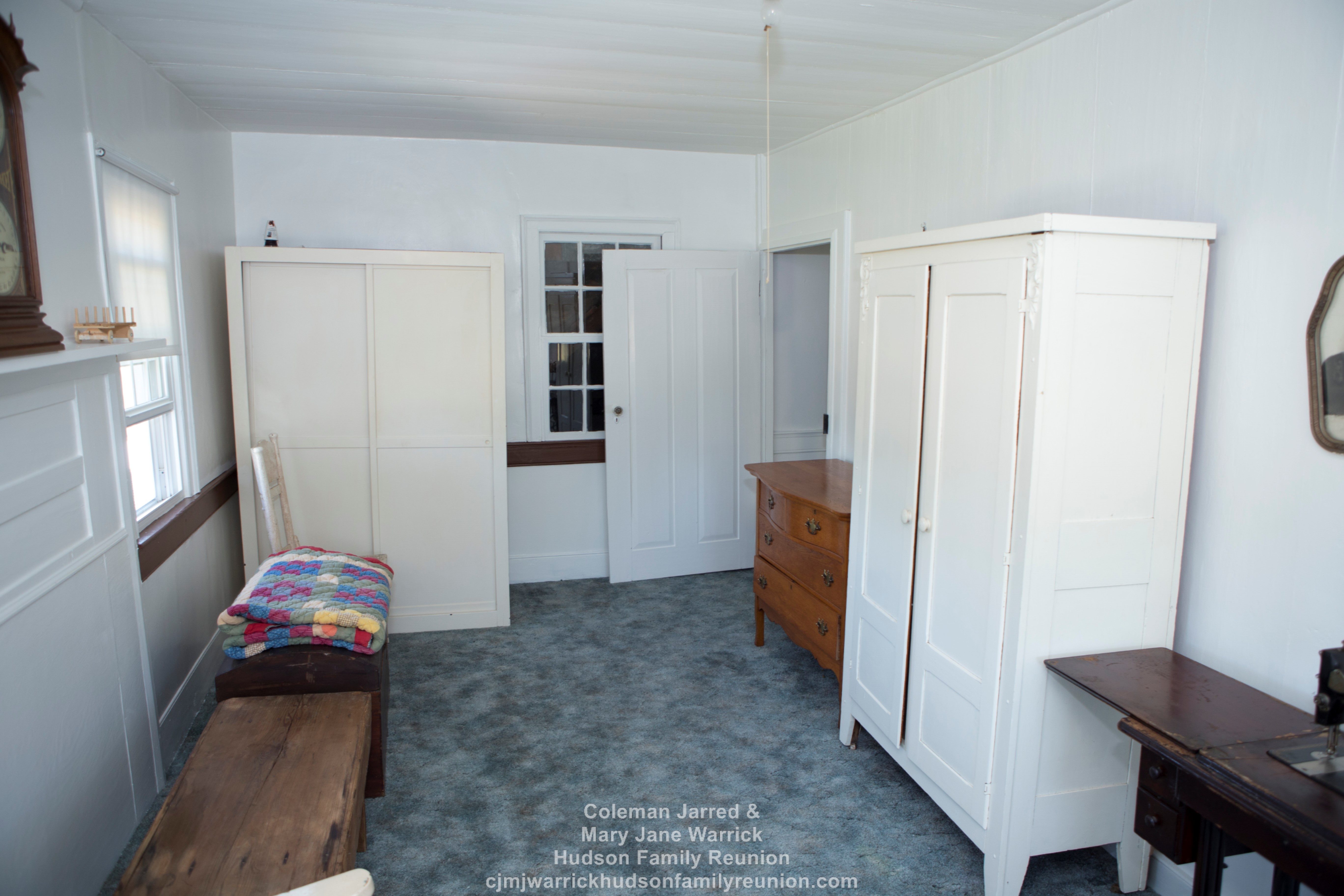 Upstairs Room - Hudson Manor